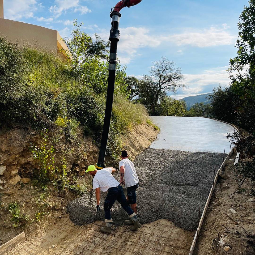 Sécuriser la descente de garage de sa maison avec du béton désactivé à Lunel 34400