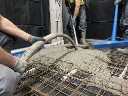 Montpellier dans l'Hérault - Le coulage avec une pompe à tuyau : la solution idéale pour les accès difficiles et éloignés.