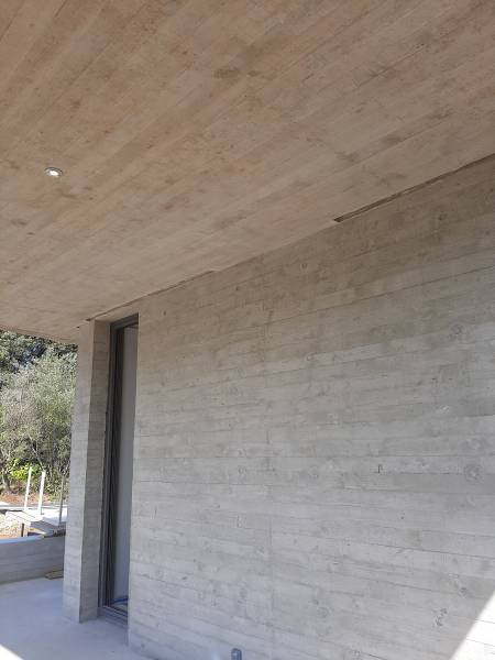 Voile et plafond béton architectonique matricé 