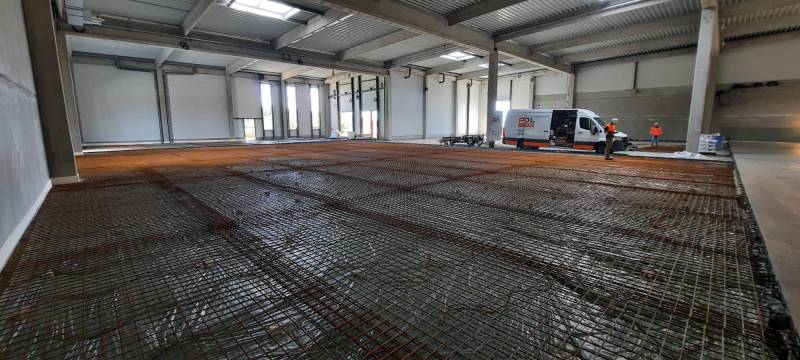 Chantier fini : 480 m³ de béton bas carbone CBSGREEN pour un entrepôt à Vailhauquès
