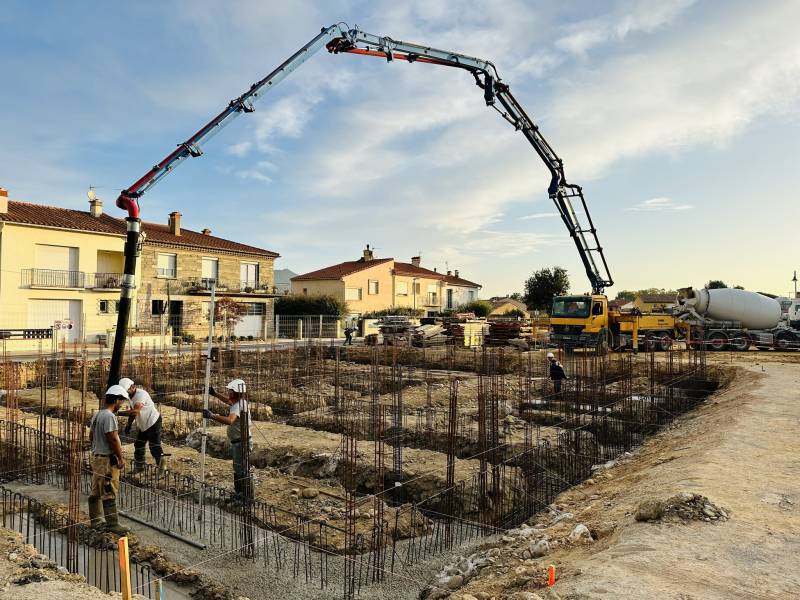 Différences entre béton fibré et béton classique pour fondations à Montpellier 34