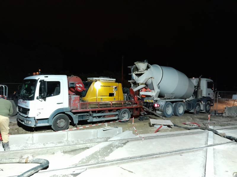 Livraison de béton sous les feux des projecteurs